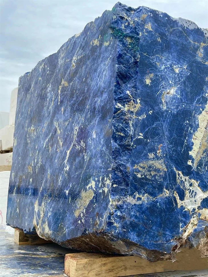 Bolivia blue quartzite mine