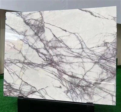 Folosind un perete de fundal de marmură ca perete TV îți ridică instantaneu c...